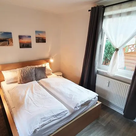 Hanni, Wenige Minuten Zum